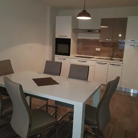 Apartman Davor Apartman *